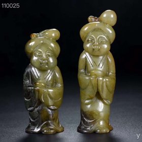 202_精品和田玉，乐在其中一套，玉质细腻，包浆厚重，沁色入骨，雕工精细，品相完美，细节如图，大长5宽3.5高9厘米，小长3宽2高8厘米，重965克！