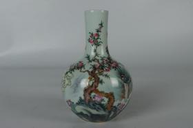 清雍正-粉彩花果寿桃纹天球瓶 高度19cm,口径4.2cm.肚径13cm.底径6cm