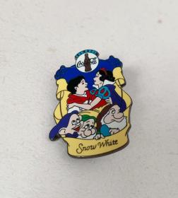 迪士尼徽章disney pin白雪公主和王子纪念章实物如图