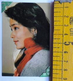 年历卡收藏2112-1983年彩印著名电影演员-潘虹侧身照