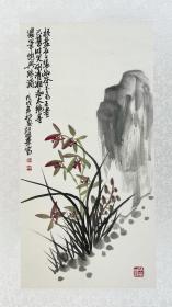 国画作品 丨邱明华花鸟画《幽兰》。邱明华，西泠书画艺术交流中心办公室副主任，西泠书画艺术研究院副秘书长，副研究员，中国国画院杭州分院高级画师，杭州市美术家协会会员，浙江现代画院画师。他的梅兰竹菊四条屏为一绝，赏心悦目，被众多人收藏。