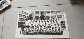 80年代黑白集体照片一张:浙江省杭州二中高三（2）班全体同学毕业留念1983.6.7.【照片背面有同学名字解释，稀见珍贵，详见图示】