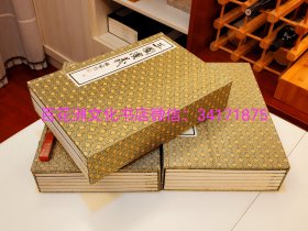 〔百花洲文化书店〕三国演义连环画：手工宣纸影印，线装3函18册全。配有原包装箱。上海人民美术出版社1999年一版一印。超大开本典藏，人物栩栩如生。 参考：三国志连环画，华宝斋古籍刻印社，四大名著。不讲价，售出无法退换。品相见详细描述。