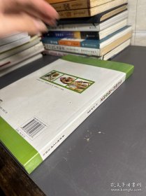 《中药制药工程与技术》邓修2008华东理工16开414页：系统阐述中药生产过程，包括作用和生产原理、设备、流程及应用，它基本涵盖了现代中药制药工程传统与新技术的各方面，中药材所含有效成分的化学基础与分析方法，中药饮片的炮制过程，原料药的提取、浓缩、后续精制、干燥过程以及相关的新技术等。都是中医药现代化不可或缺的，具有理论性、专业性、实用性。可作为制药专业教研或专业科研、技术和设计人员阅读学习。