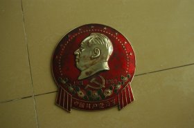 毛主席大像章一枚，异性九大毛章，罕见的大（1921-1969，重庆，长18厘米，宽16厘米）