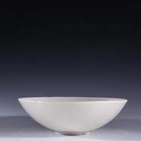 宋-定窑白瓷刻花卉纹碗