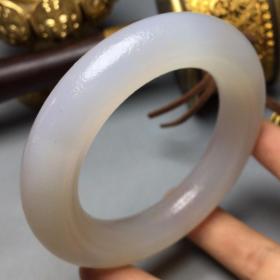 乡下老妈妈珍藏白玛瑙玉手镯