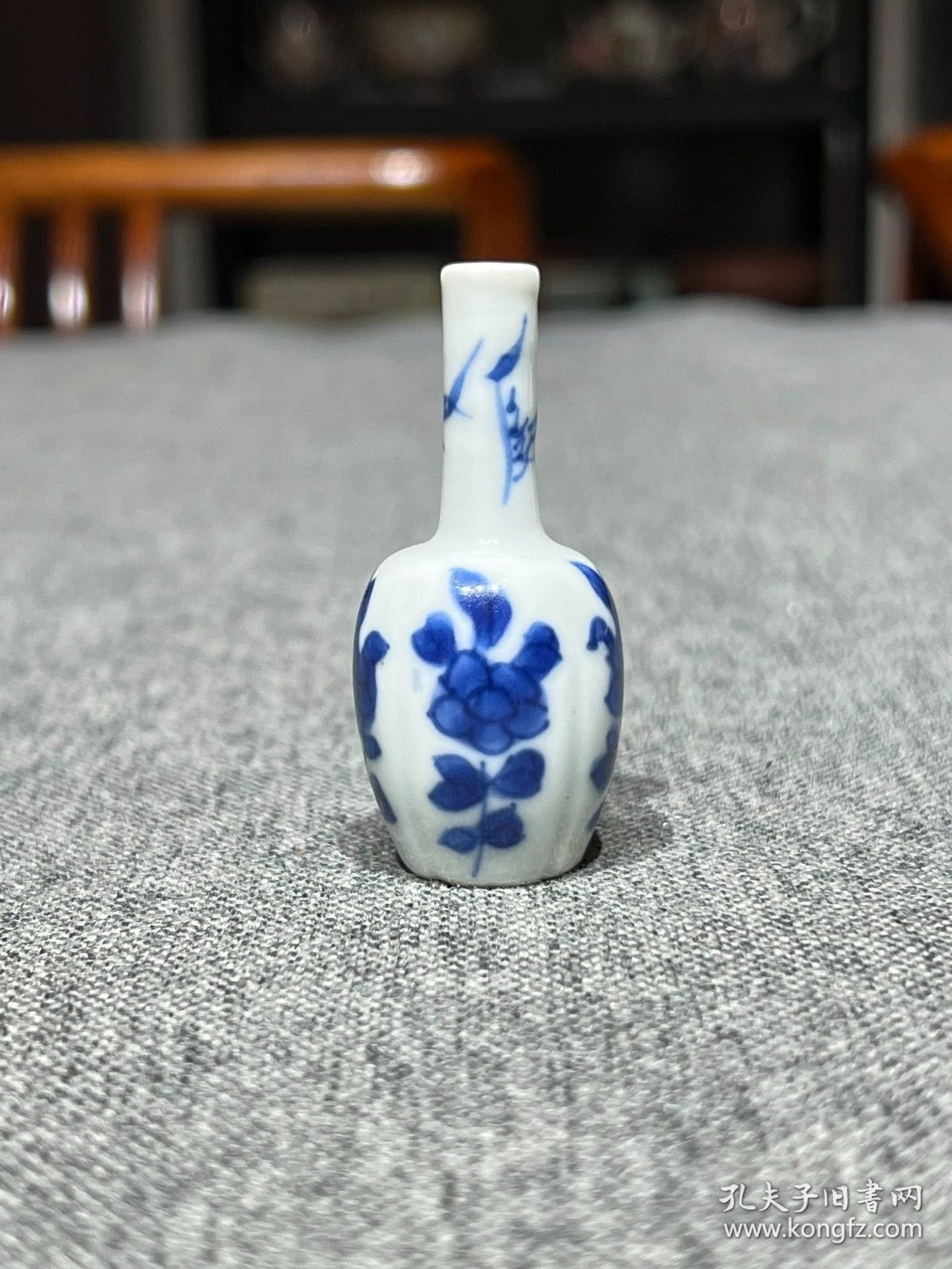 古玩旧藏清代康熙时期青花梅竹双君小天球瓶