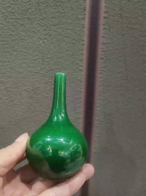 清代绿釉瓷瓶