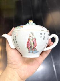 清代粉彩人物瓷茶壶