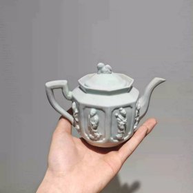 清代白釉八仙瓷茶壶