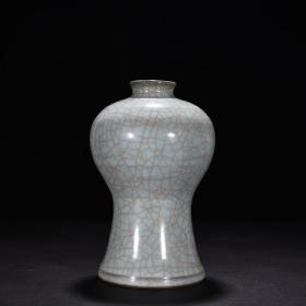 宋官窑青瓷梅瓶