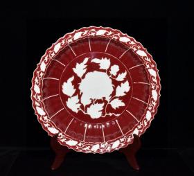 明代永乐霁红留白雕刻花卉盘