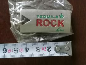 【怀旧类】钥匙链； TEQUILA ROCK；金属+高分子；企业纪念品牌。