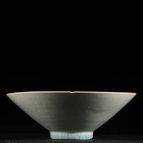 宋湖田窑刻花娃娃碗高度6.5cm，口径19.5cm，底经6cm