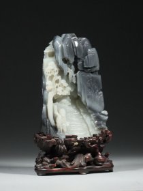 和田玉青花籽料山子摆件 尺寸:长10.1cm,宽5cm,高15.2cm,总高19.5cm,重1030g