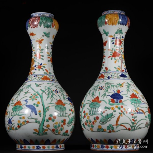 旧藏明代万历五彩莲池鸳鸯蒜头瓶一对高56cm口径9.5cm肚径29底19.2cm