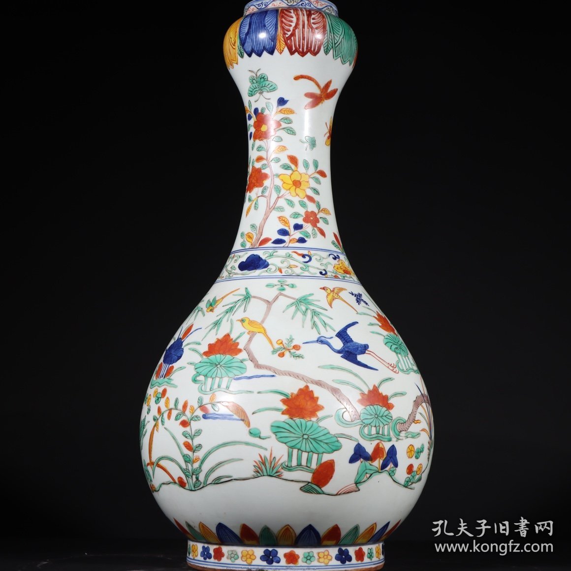 旧藏明代万历五彩莲池鸳鸯蒜头瓶一对高56cm口径9.5cm肚径29底19.2cm
