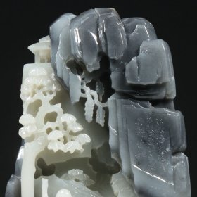 和田玉青花籽料山子摆件 尺寸:长10.1cm,宽5cm,高15.2cm,总高19.5cm,重1030g