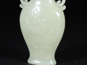 和田玉连年有余（鱼）双耳提梁瓶 规格：长7.7cm宽4.3cm高17.5cm重166g