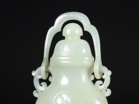 和田玉连年有余（鱼）双耳提梁瓶 规格：长7.7cm宽4.3cm高17.5cm重166g