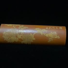 旧藏：文房四宝用品，竹刻留青臂搁，名人雕刻，包存完整，收藏的佳品
规格：长30cmx9.2cm，重量：192克