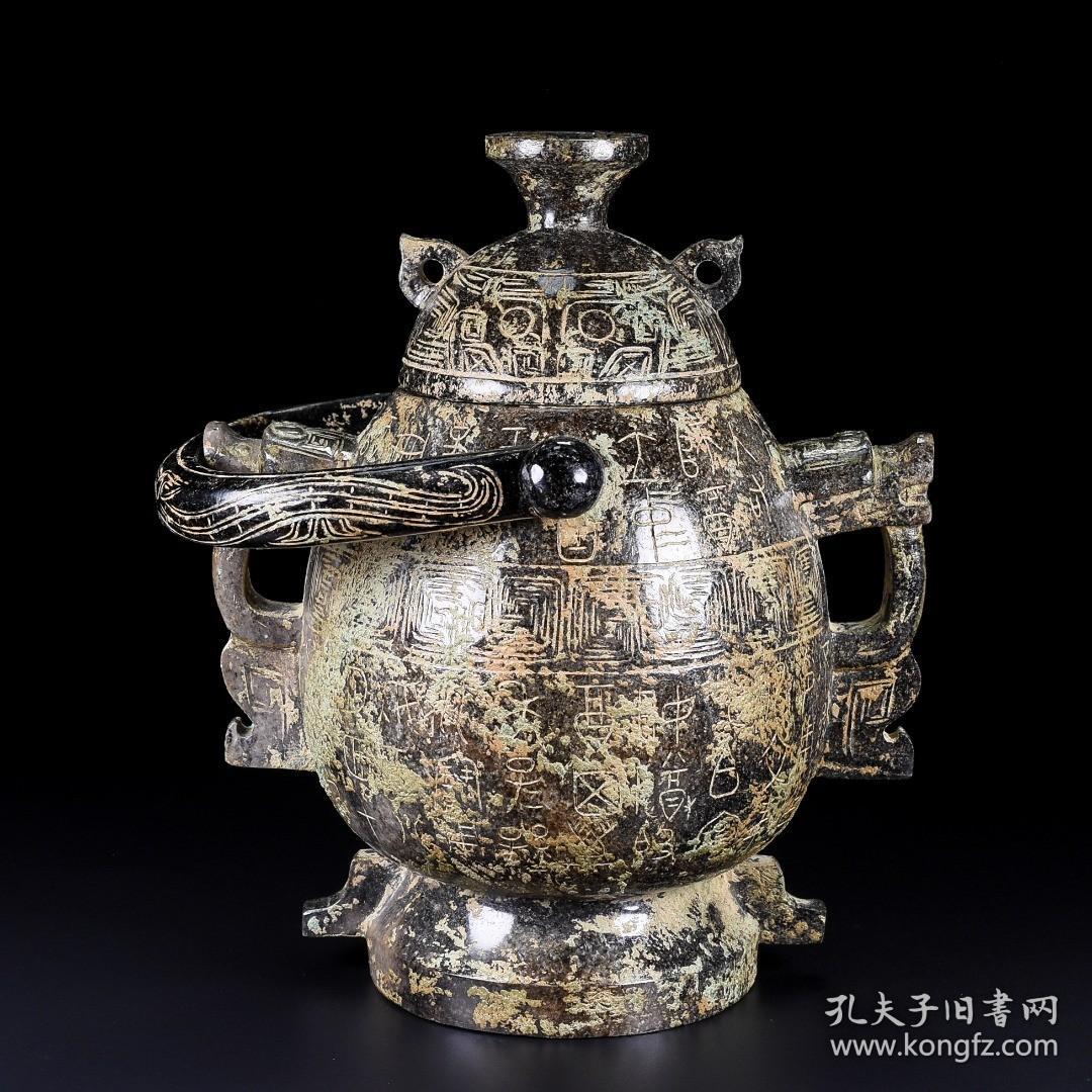 旧藏，旧藏和田玉，品质上佳，形态古朴自然，造型别致，古朴精美，玉质细腻，包浆油润，沁色十足。重量：1814克，高20厘米，宽19厘米，厚15厘米