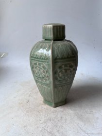 龙泉青瓷梅瓶口径10cm 高度18cm