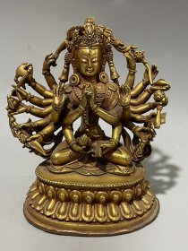 旧藏：鎏金《准提母像》 尼泊尔手工纯铜全鎏金佛像摆件
规格：高11cm、宽：10cm、重：463g