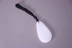 旧藏：和田白玉人物诗文玉牌 尺寸：长6cm 宽3.3cm 厚0.5cm 重27克