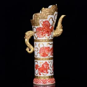 清乾隆年矾红鎏金狮纹壶