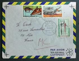 加蓬实寄封：加蓬共和国寄法国国际实寄封（贴“加蓬动物系列-非洲狭吻鳄（第二枚）2/5、水鼷鹿（第三枚）3/5、航空邮票-利伯维尔民间艺术博物馆-加蓬武器（第二枚）2/4”邮票）