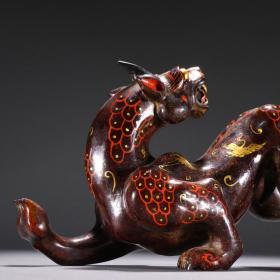 旧藏 高古玉描金神兽摆件。