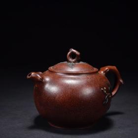 蒋蓉·紫砂树桩茶壶。