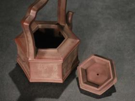 【周季山】【泥绘六方提梁壶】