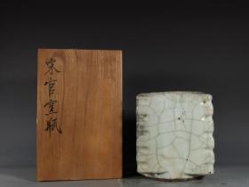 旧藏南宋 官窑粉青釉琮式瓶