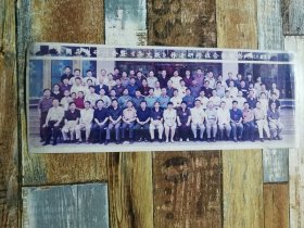 全国杂文研讨会暨杂文报作者研修班合影留念（2002年老照片：37X14）
