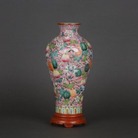 c清乾隆 胭脂红地粉彩瓜瓞绵绵纹壁瓶