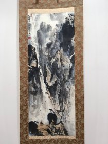 黑龙江著名画家：刘亚民先生癸亥年（1983年）山水画作品《山高水长》立轴一件.（已裱，详见图片说明）