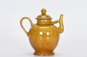 明，弘治黄釉雕刻茶壶