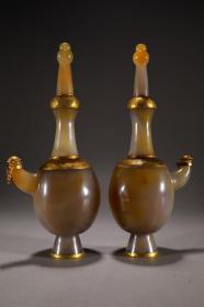 玛瑙鎏金净瓶 尺寸：7.8×11×24厘米 重1100克。