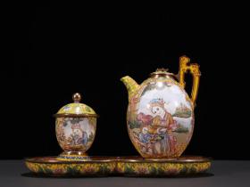 清 铜画珐琅黄地开窗绘西洋人物图茶壶一套。