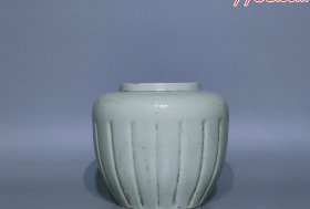 清代青釉茶叶罐做工非常精美，器型规矩精致，高雅文气，可插花装饰，品完好，-56