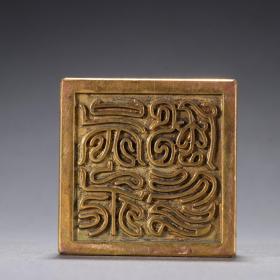 旧藏 铜鎏金麒麟钮印章。 规格：高6㎝宽5.3㎝重658g