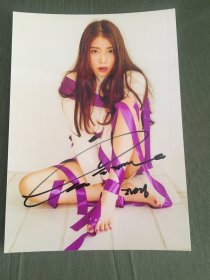 IU 李知恩  Lee Ji Eun  韩国流行乐女歌手、影视演员 签名照片 7寸 2022A