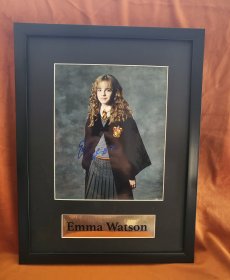 艾玛·沃特森（Emma Watson）亲笔签名照片 10寸 哈利波特 英国童星演员 裱框版本 2023