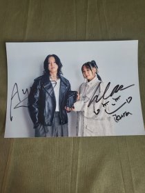 YOASOBI ヨアソビ 词曲创作者Ayase 主唱几田莉拉 ikura 签名照片 7寸 日本音乐组合 J-POP 202303