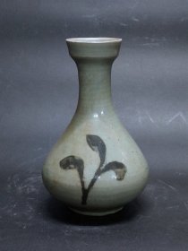 高居丽--青瓷铁锈花瓶