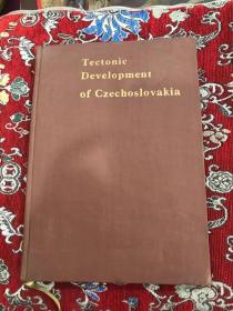 TECTONIC DEVEIOPMENT OF CZECHOSIOVAKIA【签名本，英文原版，后附地图一张】