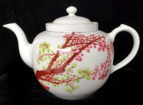 解放初期江西省景德镇市瓷器工业生产合作社联合社出品茶壶（手绘梅花）